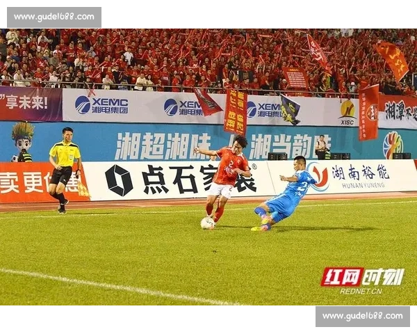 谢晖阳飞铲门将染黄 无锡门神姜何神扑助球队 2-0 取胜